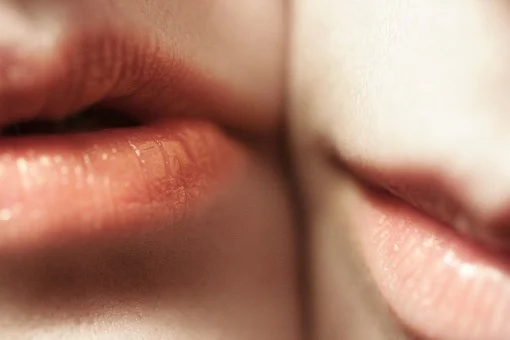 怎么改善女人嘴唇太薄